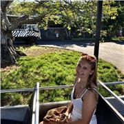 Studentin, die mehrmals im Ausland gelebt hat möchte beim erlernen ihrer Muttersprache helfen